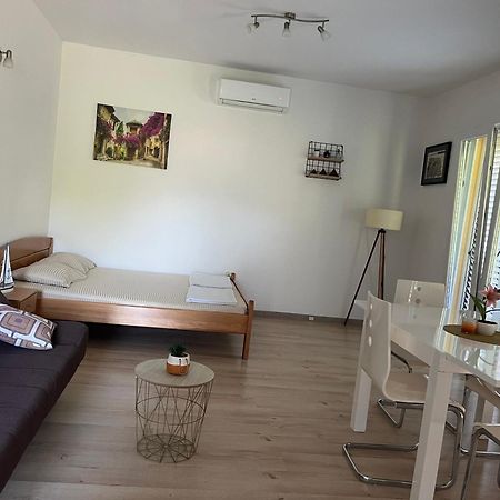 Apartman Iskra Bijela Exterior foto