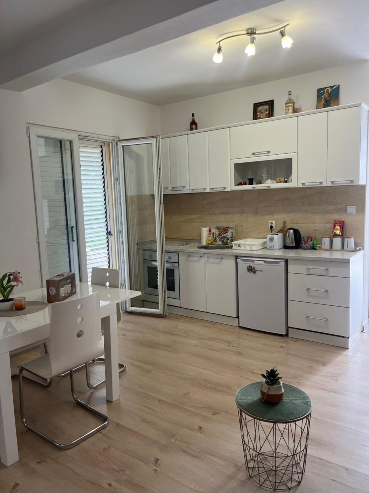 Apartman Iskra Bijela Exterior foto